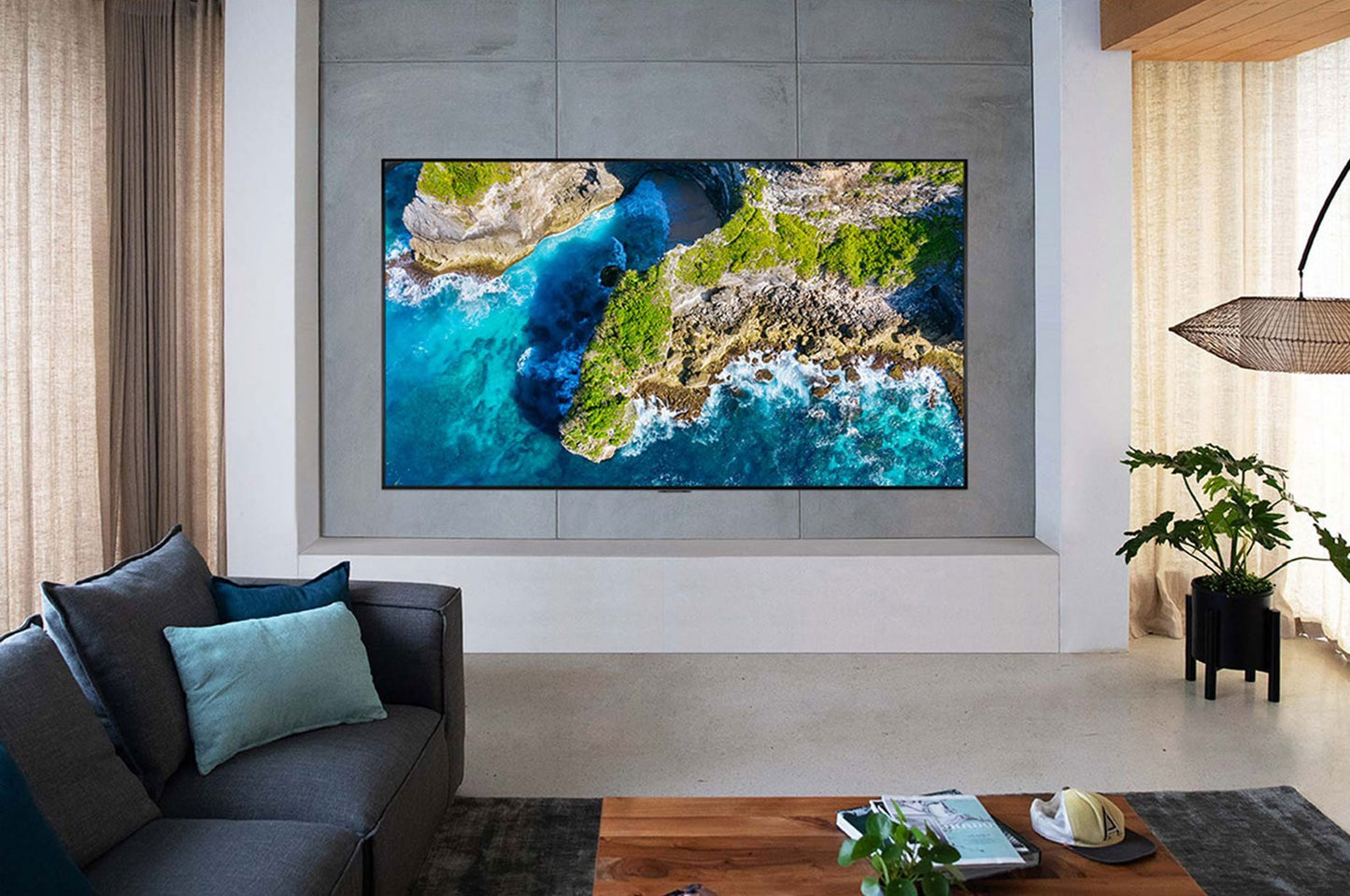 LG SIGNATURE ZX 77 inch Class 8K Smart OLED TV w/AI ThinQ® (76.7'' Diag)